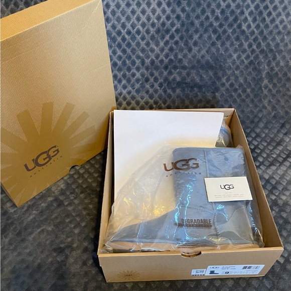 NIB UGG AUSTRALIA: CLASSIC SHORT DOLPHIN BLUE BOOTS, LIMITED EDITION - Picture 12 of 13